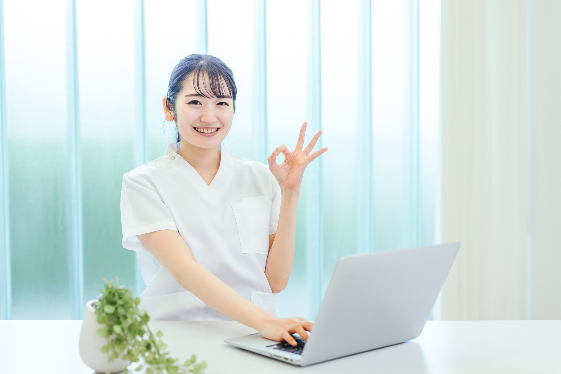 【最新版】看護師が今すぐ始めるべき在宅ワーク11選｜資格を活かす副業から得意で稼げる副業まで完全解説